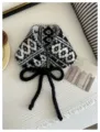 Retro schwarz-weiß Jacquard Strick Ohrwärmer mit schwarzem Band kuscheliges Winteraccessoire. - Einheitsgröße / Schwarz Weiß