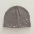 Graue Strickmütze mit rosa Sternstickerei, süßer cooler Stil minimalistische Wintermütze. - Hellgrau