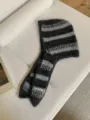 Detalle de capucha bufanda de punto a rayas, gorro de invierno cálido y suave. - Gris