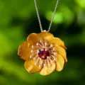 Elegante Ciondolo Fiore in Argento Sterling S925 Granato Naturale Gioiello Donna Fatto a Mano - Argento 925 / Solo Ciondolo (Senza Catena) / Fiore Oro Nucleo Argento Pietra Rossa