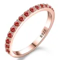Roségoldfarbener S925 Silber Stacking Ring mit roten runden Moissanit Steinen - US-Größe 7 / Roségold (Granatroter Moissanit)