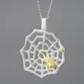 Collar con colgante de telaraña de plata S925 con dijes de araña dorada para mujer elegante - Plata y Oro bicolor