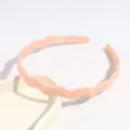 Serre-tête en plastique ondulé rose minimaliste pour usage quotidien et maquillage - Chair
