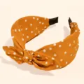 Chic cerchietto in tessuto giallo senape a pois, fascia per capelli alla moda donna. - Giallo