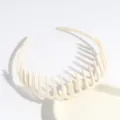 Minimalist beige plastic toothed headband, anti-slip hair hoop daily hair accessories detail. - Beige