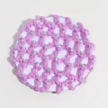 Nahaufnahme Detail des rosa Strass Haarnetz Dutt Netzes Accessoires für elegantes Styling. - Hellviolett