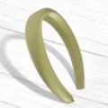 Serre-tête rembourré en satin vert olive, accessoire de mode élégant pour coiffure quotidienne. - Style Rembourré de Couleur Unie / Vert Fruit