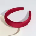 Serre-tête rembourré en satin rouge, accessoire de coiffure uni pour un usage quotidien. - Style Rembourré de Couleur Unie / Bordeaux