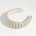 Cerchietto per capelli largo con perle per donne, elegante accessorio imbottito lucido. - Argento