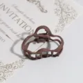 Pinza de pelo mate marrón, accesorio elegante y antideslizante para peinados cotidianos. - Estilo Nube / Café Oscuro