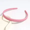 Roze kunststof haarband voor vrouwen, slanke haarhoepel met stijlvol visgraatmotief. - Roze
