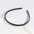 Black frosted plastic headband with anti-slip teeth, stylish minimalist solid color hoop. - Regular Fit / Black