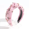Roze geknoopt haarband voor dames, brede haarhoop met parels strass steentjes en football bedels. - Lichtroze