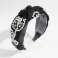 Elegante diadema negra con nudo adornada con perlas artificiales y diamantes de imitación chic. - Decoración De Flor De Perla Negra