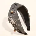 Diadema de tela gris con nudo, perlas sintéticas y cuentas de metal para mujeres. - Perla de Red Negra
