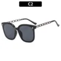 Occhiali da sole da donna grandi con stanghette in catena di metallo e protezione UV chic. - Montatura Nera Asta Canna di Fucile