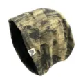 Gedetailleerd overzicht van de versleten camouflage slouchy muts met zachte zwarte voering. - Khaki
