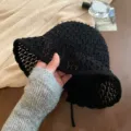 Detailansicht des schwarzen Häkel-Bucket-Hatts, atmungsaktiver Sommer-Sonnenschutz-Hut. - M (56-58cm) / Schwarz