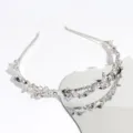 Diadema de metal plateado con pedrería, variante de diseño líquido elegante para accesorios. - Piedra de Luna Plateado