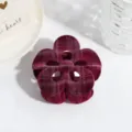 Pince à cheveux fleur en velours bordeaux à carreaux, accessoire élégant pour femme. - Rouge Vin Ajouré