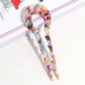Detailansicht der bunten Acetat U-förmigen Haargabel mit Zähnen für elegante Dutts. - bunt
