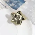 Elegante metalen bloem haarspeld klem met glanzende afwerking voor stijlvolle kapsels. - Spiraalbloem Stijl (24110918) / Gouden Spiraalbloem