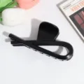 Pinza para el pelo geométrica negra minimalista para mujeres, accesorio de estilo chic. - Estilo Cruz Geométrica / Negro mate
