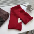 Sciarpa in maglia rossa tinta unita da donna, scaldacollo invernale caldo dal design minimalista. - 180cm / Rosso Peonia
