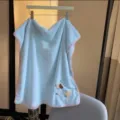 Toalla de baño de forro polar coral azul claro con un lindo bordado de perro salchicha - Toalla de baño