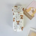 Neceser de maquillaje acolchado con estampado de oso y flores y botón de presión - Estuche de Gafas de Oso de Dibujos Animados