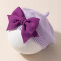 Charmante lavendel gebreide baby baret met een grote donkerpaarse strik als accent - Paars en Donkerpaars