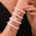 Weihnachts-Charm-Perlenarmband-Set mit Weihnachtsmann- und Schneemann-Anhängern für Damen - Weihnachten Künstliche Perlenarmband (4er Set)