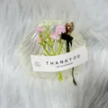 Elegante caja de caramelos en forma de concha nacarada con flores y tarjeta regalo - Concha Individual Con Paniculata Rosa