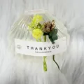 Caja de dulces de boda creativa con forma de concha perlada y decoración floral - Concha Individual Con Paniculata Amarilla