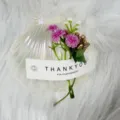 Caja de dulces de boda con forma de concha de plástico blanco perlado y flores rosas - Concha Individual Con Paniculata Color Rosa Fucsia