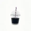 Dettaglio ciondolo tazza bubble tea in resina, charm bevanda in miniatura con coperchio e panna. - Nero