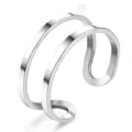 Detailaufnahme eines silbernen Doppelband-Offenrings, minimalistischer Zehenring Nah. - Offen Verstelbar / Doppellagiges Linien-Modell (Silberschnitt verstellbar) / Stahl 4