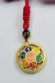 Chinesischer Glücks-Lotos-Kompass-Anhänger Halskette mit rotem Seil und bunter Emaillierung - Stil 21: Bunte Lotus-Rundplakette mit roter Kordel