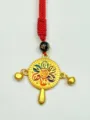 Chinesische traditionelle Glückskompass-Halskette mit rotem Seil und kleinen Glockenamulett. - Stil 22: Unregelmäßiges Goldschloss mit roter Kordel