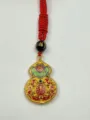 Traditioneller chinesischer vergoldeter Kürbis Anhänger Kette mit bunten Emaile und rotem Seil. - Stil 30 goldene Kalebasse rotes Email + rote Kordel