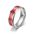 Detailansicht des Edelstahlrings mit rotem Herzschlag und Herzmuster als Einlage. - Größe 6 / Rot
