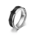 Edelstahl Partnerring mit schwarzem Herzschlag EKG Muster Design Detailansicht. - Schwarz