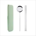 Tragbares Edelstahl Besteckset mit Aufbewahrungsbox, rundem Löffel und Stäbchen für Reisen. - B05 Silber Löffel & Essstäbchen 2-teiliges Set (Grüne Snap-Box)