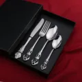 Set de couverts en acier inoxydable gaufré de style européen avec boîte cadeau élégante. - Set de 4 Pièces en Boîte Noire / Naturel