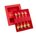 Set de cucharas de acero inoxidable dorado con dijes de caballos en caja de regalo roja festiva. - Set de 4 Piezas C / Oro Titanio