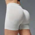 Hoge taille naadloze yoga shorts in lichtgrijs met scrunch butt effect voor fitness - S / Bottoms / Veer Wit