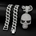 Herren strassbesetzter totenkopf anhänger mit kubanischer kette hip hop retro schmuck detail - Anhänger mit Panzerkette / 18 Zoll / Silber