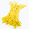 Plumes de coq jaunes, variante de plumes artisanales taillées pour chapeaux et vêtements. - Jaune