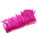 Bordure en plumes de coq rose vif pour couture, franges duveteuses pour costumes de scène. - Rose rouge