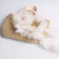 Witte metalic veren boa 4-5cm voor kerstfeest decoratie en feestelijke kleding maken. - 10 meter per stuk / Wit